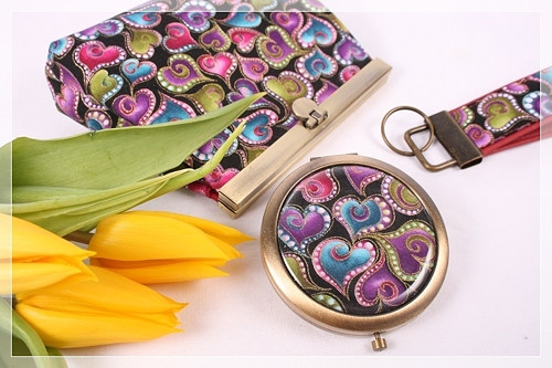 Malá rám.taštička na kosmetiku se srdíčky